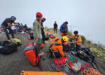 Brazilian tourist who fell from ridge of Indonesian volcano found dead