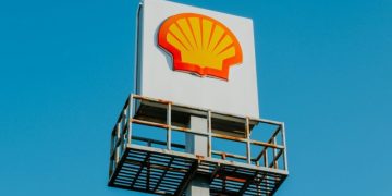 Shell Denies Interest in BP Takeover, Freezing Potential Deal for Six Months