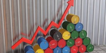 Oil Tops US$100 as Iran Conflict Threatens Strait of Hormuz Supply Route